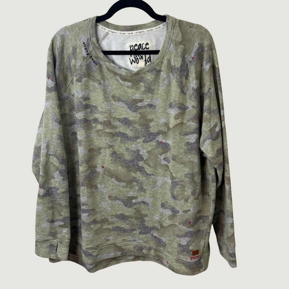 Peace Love World Camo Sweatshirt Green Heart Print 1X Comfy Cozy Streetwear